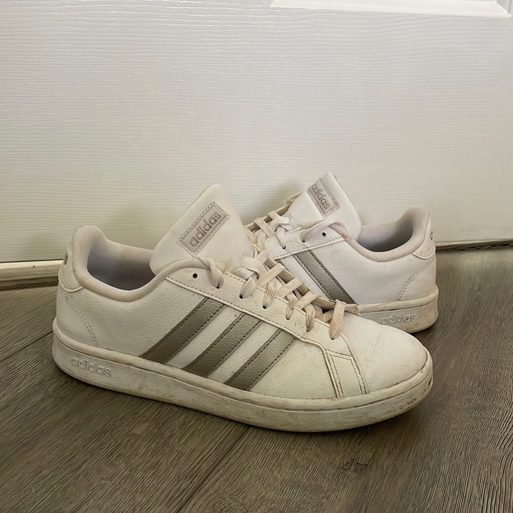 Adidas Sneakers